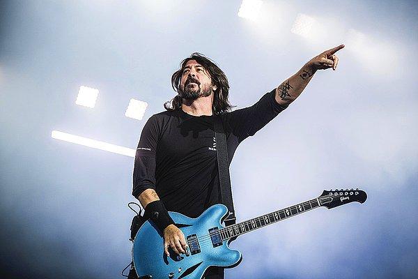 Dave Grohl, Foo Fighters'ın yanı sıra müzik kariyeri boyunca birçok işe de imza attı ve aynı zamanda birçok farklı ve önemli müzikal projede yer aldı.
