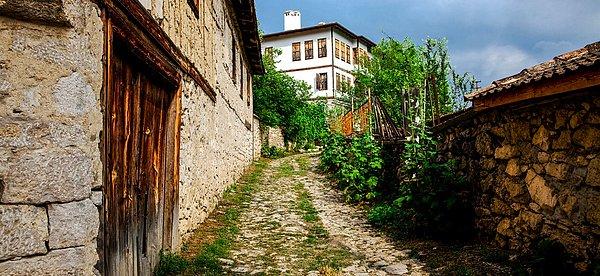 2. Göçebe Türklerin ilk yerleşim yerlerinden Yörük Köyü (Karabük)