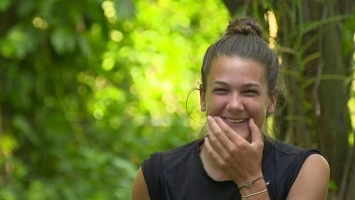 Survivor 2020'de Gönüllüler takımında mücadele eden Nisa Bölükbaşı kuş...
