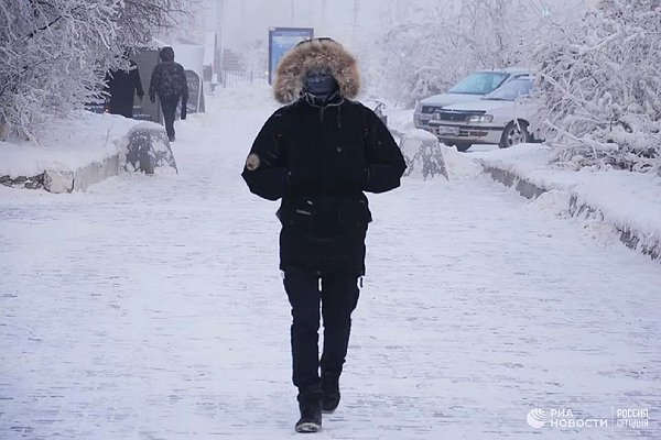 Yakutsk  eksi 44 dereceye kadar inen hava sıcaklığıyla dünyanın en soğuk kenti olarak biliniyor. Bugüne kadar ölçülmüş en düşük sıcaklık ise 1987 yılında eksi 63 dereceymiş.