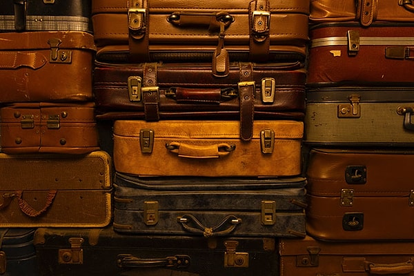 16. У чемоданов никогда не было колес.