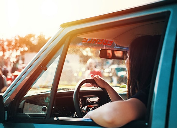 17. Садиться в машину и ехать к дому друзей, чтобы узнать, дома ли они. Никаких сотовых телефонов, бензин был дешевым. Вождение было свободой.