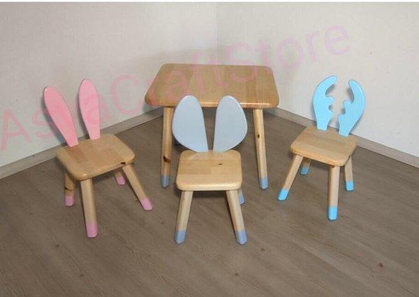 5. Tavşan, fare ve geyik figürlü sandalyelere sahip aktivite masası.