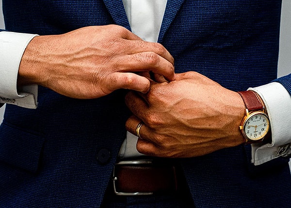 6. При таком количестве миллионеров/миллиардеров, которые являются психопатами или им подобными, должно быть несколько сверхбогатых серийных убийц. Кроме того, должны быть люди, зарабатывающие деньги, снабжая жертв так же, как Эпштейн снабжал девушками богатых, которые хотели утолить зуд. С деньгами, властью и влиянием придут правительства и спецслужбы, готовые не замечать или скрывать ужасные действия ради рычага воздействия.