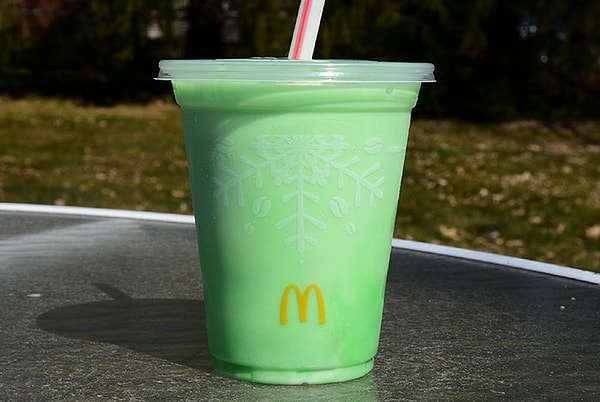 16. Машины для коктейлей McDonald's никогда не выходят из строя, ночные бригады просто слишком ленивы, чтобы их чистить