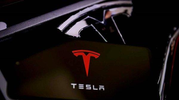 2. Elektrikli otomobil şirketi Tesla, 2021 yılının dördüncü çeyrek raporlarını paylaştı. Buna göre şirketin net kârı geçen yılın dördüncü çeyreğinde bir önceki yılın aynı dönemine kıyasla yüzde 760 artarak 2,3 milyar dolara çıktı.