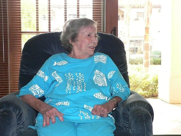 2. Моя бабушка говорит мне, что я должен мириться с неприятными членами семьи, «потому что они СЕМЬЯЯЯ». Да отстаньте, они плохие люди, и я не позволю им отравить мне жизнь, только потому что мы родственники.