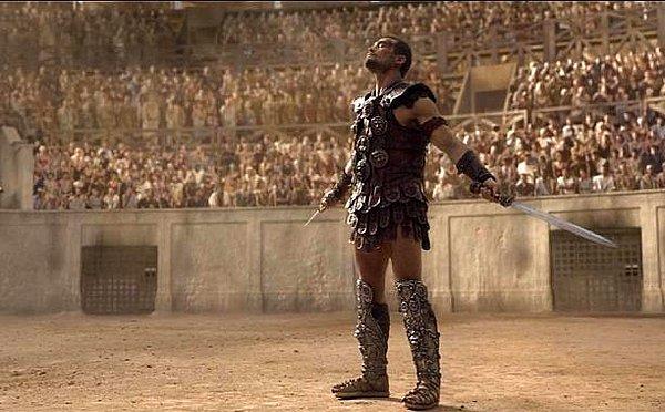 Gladyatör ve hayvan dövüşlerinin yanı sıra idamlara da ev sahipliği yapan bu arena, şu an için Roma döneminden kalma en sonuncu yani en genç alan.