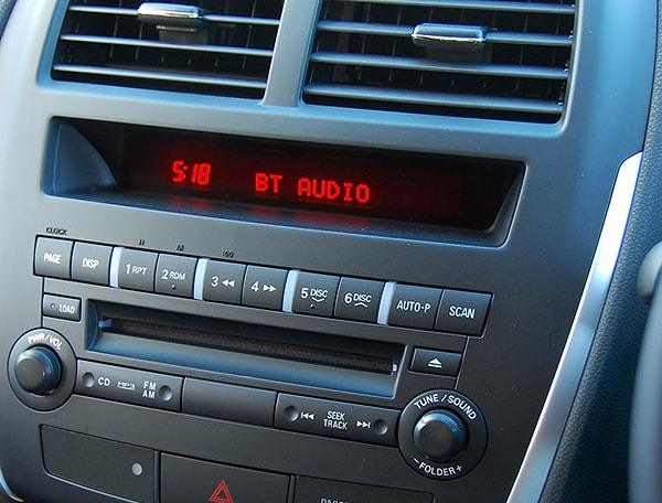 4. Выключение радио, когда вы теряетесь в районе, помогает вам лучше видеть. Вы можете лучше сосредоточиться с меньшим количеством слуховых раздражителей.