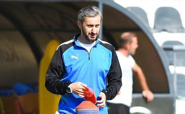 Genç teknik adam daha önce Ankara Keçiörengücü ve Manisa FK takımlarını çalıştırırken, Manisa FK'yı TFF 1. Lig'e çıkarmıştı.