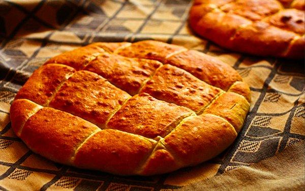 Gelelim ünlü ekmeklerine. Çörek Türkmenlerin ekmeği.