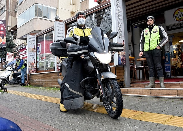 Bu noktada önünüzde iki seçeneğiniz var: Ya kendi motorunuzla kuryelik yapacaksınız ya da şirketin motorunu kullanacaksınız.