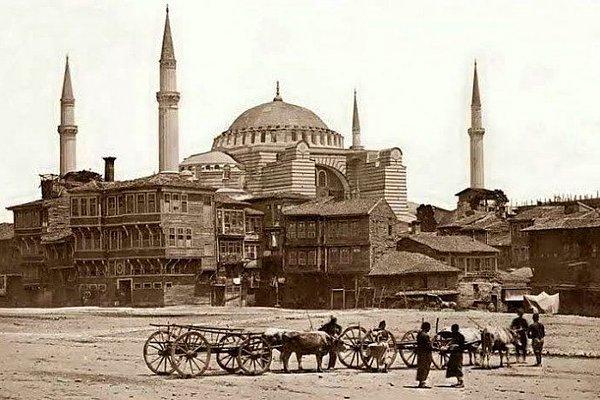 Her bekar uşağının İstanbul’da yaşayan bir kefili vardı. Eğer ziyaretçiler suç işlerse kefilleri de sorumlu tutulurdu.