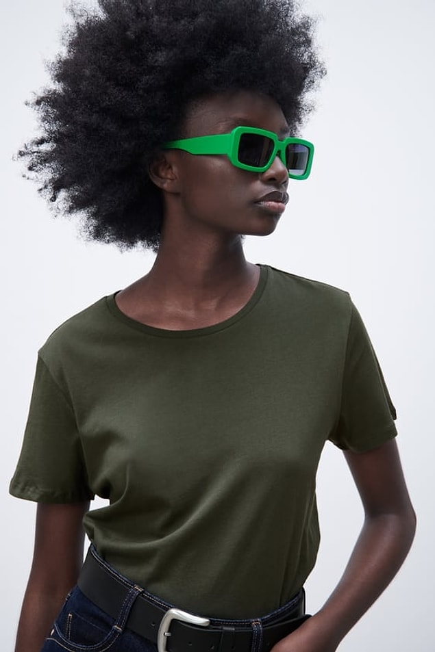 16. Vazgeçemediğimiz basic t-shirtler.