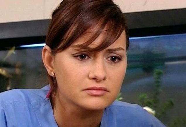 Doktor Ela olarak zihinlerimize kazınan Yasemin Özilhan, ünlü iş insanı İzzet Özilhan'la evlendikten sonra setlere ara verdi.