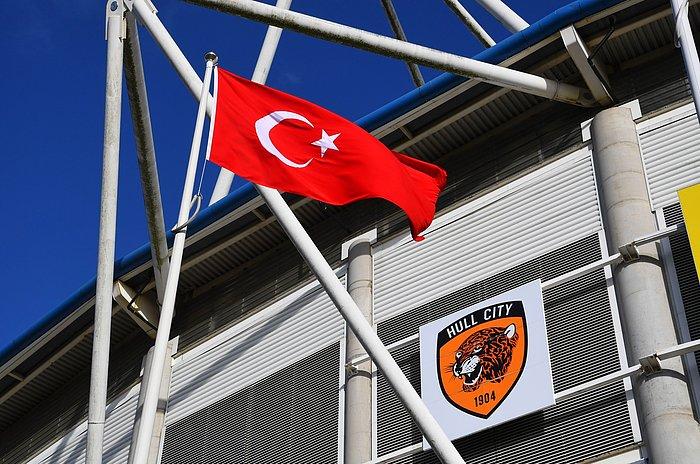 Acun Ilıcalı'nın Satın Aldığı Hull City'nin Stadyumuna Türk Bayrağı Asıldı