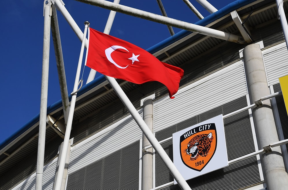 Acun Ilıcalı'nın Satın Aldığı Hull City'nin Stadyumuna Türk Bayrağı Asıldı
