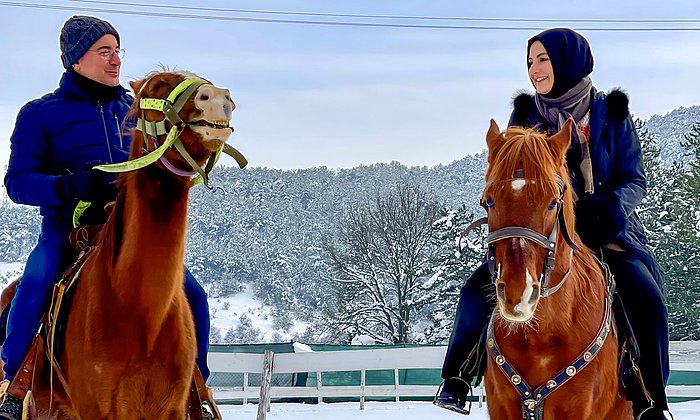 Babacan'dan 'Atlı' Paylaşım: 'Benzin Fiyatlarını Görünce Biz'