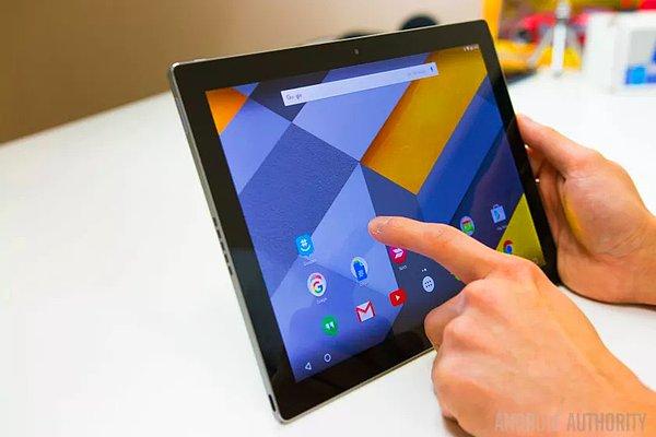 Başka bir iş ilanında ise Google’ın şirket içinde Android tablet için özel bir bölüm kurduğundan ve bu takımın geliştiriciler ve mobil cihaz üreticileri ile çalıştığı belirtiliyor.