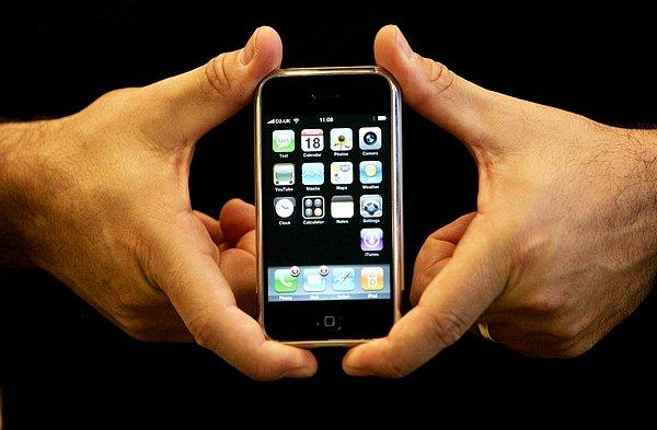 İngiliz The Sun gazetesinin haberine göre Apple'ın 2007'de satışa sunduğu iPhone, oldukça ses getirmesine rağmen listede ilk sırada yer almıyor.