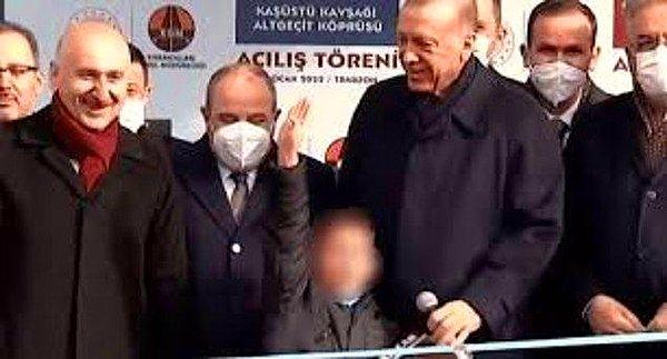 Cumhurbaşkanı Recep Tayyip Erdoğan, Trabzon'da toplu açılış töreninde konuştu. Konuşmasında CHP Genel Başkanı Kılıçdaroğlu'na tepki gösteren Erdoğan, tören sonunda küçük bir çocuğa mikrofon uzattı.