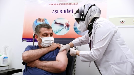 Sağlık Bakanı Fahrettin Koca'dan Aşı Paylaşımı: 'Benim Tercihim Turcovac Diye Yüksek Sesle Söyleyin'