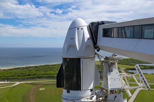 SpaceX yöneticilerinden Jessie Anderson, 15 dakikalık bir yayınla görevin neden iptal edildiğini açıkladı. Anderson’un açıklamasında görevin sahil güvenliğin kontrol alanında olan ve girilmesi yasak olan bölgede bir yolcu gemisinin olduğunun fark edildiği belirtildi.