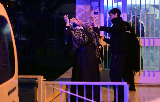 Anne ve Kızı Yemek Masasında İnfaz Edildi