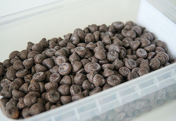 1. Измеряя такие вещи, как шоколадные шарики, вы измеряете их сердцем, а не ложкой. Шоколада много не бывает😆