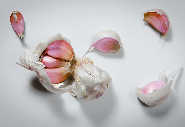 5. Я никогда не добавляю чеснок одновременно с луком для обжаривания. Я обжариваю чеснок всего 30 секунд