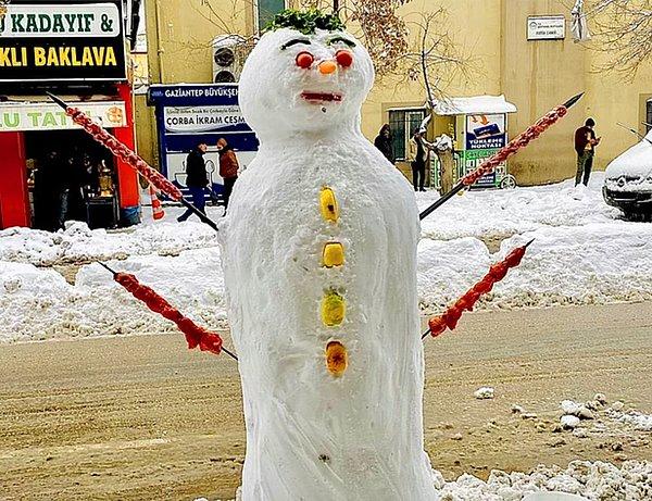8. Havuçlu Kömürlü Klasik Kardan Adam Kesmeyince Yurdum İnsanından Çıkan Kardan Sanat Eserleri