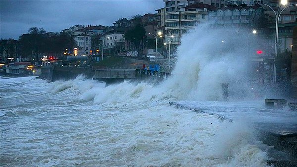 Doğu Karadeniz'de kuvvetli rüzgar ve fırtına