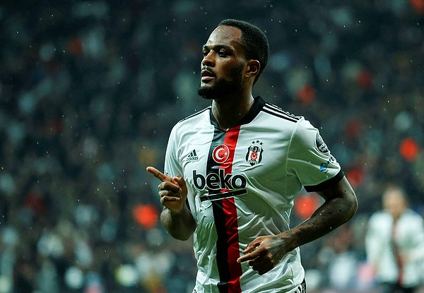 Beşiktaş, Cyle Larin'in 30 Haziran'da bitecek olan sözleşmesini uzatmak yapılan görüşmelerden sonuç alamadı.