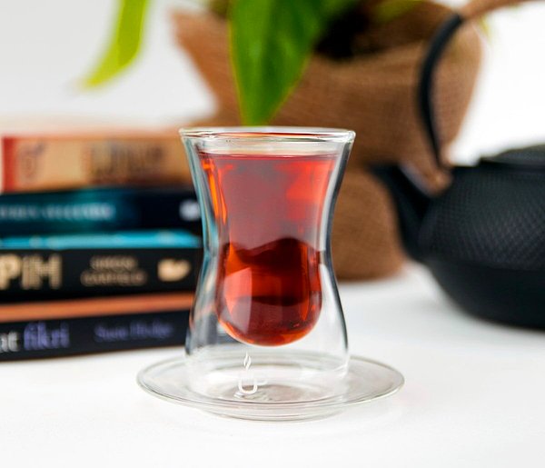 7. İnce belli bardakta çay içmeyi sevenlerin hoşuna gider.