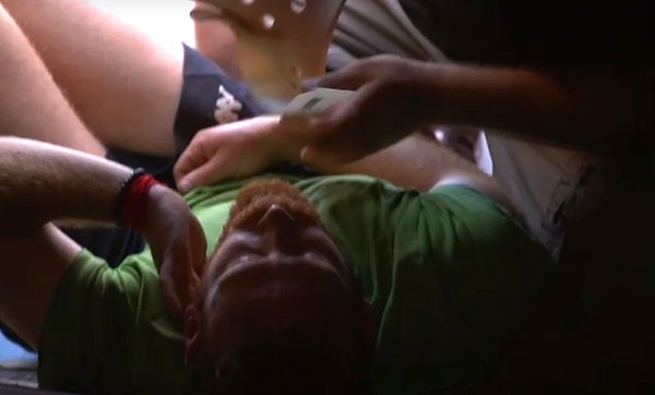 Üçüncü dokunulmazlık oyunu sırasında Furkan parkurdan düşerek sakatlandı.