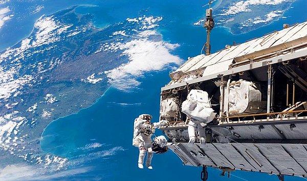 İstasyonda şu anda ABD, Rusya, Japonya, Kanada ve Avrupa Uzay Ajansı'nın astronotları görev alıyor. İstasyon devreden çıkarıldıktan sonra ülkelerin kendi istasyonlarını kuracağı düşünülüyor.