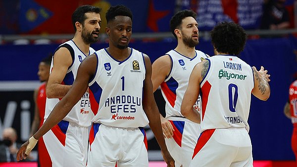 Turkish Airlines EuroLeague'de son şampiyon Anadolu Efes, 24. haftada Rusya’nın CSKA Moskova takımıyla deplasmanda karşı karşıya geldi.