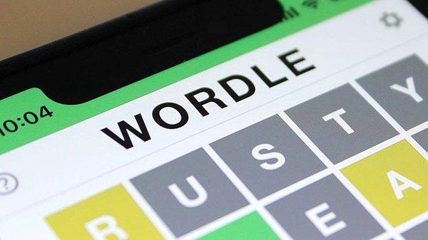 Wordle, dünyayı kasıp kavuran kelime tahmin etme oyunu. Ekim 2021'de çıkan oyun Ocak 2022'de 300 bin oyuncuya ulaştı. O kadar popüler hale geldi ki New York Times, "7 haneli düşük" bir fiyattan Wordle'ı yaratıcısı Josh Wardle'dan satın aldı.