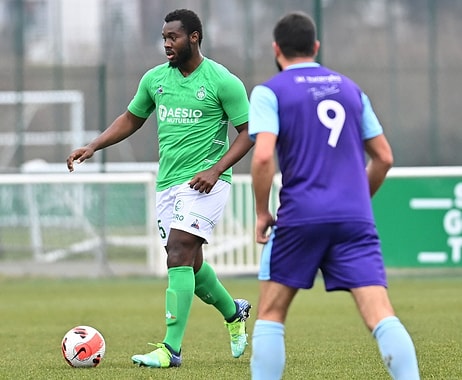 Saint-Etienne'in Yeni Transferi Joris Gnagnon'ı Takım Arkadaşları Koruma Zannetti