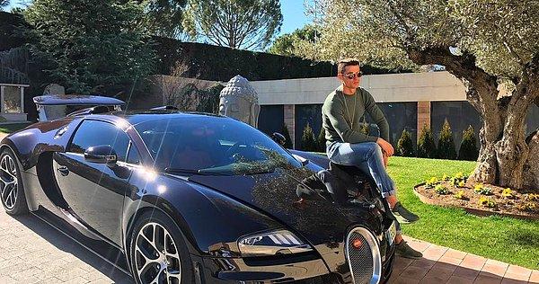 Bugatti seven Ronaldo, 2.4 milyon dolara aldığı Veyron Grand Sport Vitesse ve 3.1 milyon değerinde Chiron'a sahip.