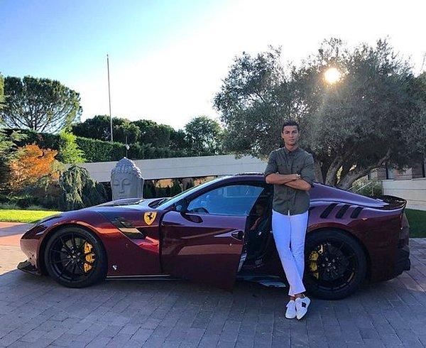 485 bin dolar değerindeki Ferrari F12 TDF modelini alan Ronaldo, Ferrari'nin 599 GTO, 599 GTB Fiorano, F430 model arabalarını da almış.