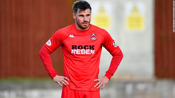 Mahkeme kararıyla bir kadına tecavüz ettiği kesinleşen David Goodwillie'nin İskoçya'ya transfer olması ülkeyi karıştırdı.