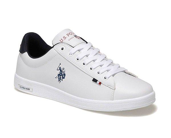 2. Beyaz spor ayakkabıların en güzellerinden..