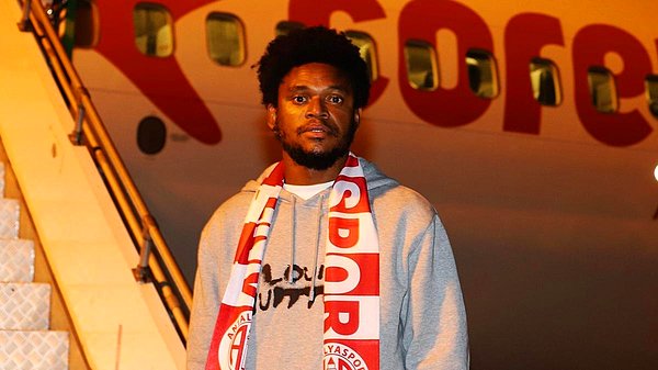 Akdeniz ekibi, Breziyalı forvet Luiz Adriano'yu kadrosuna kattı.