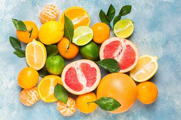 Limon, greyfurt, portakal gibi turunçgillerin hepsi bağışıklık sistemini destekleyen ve kuvvetlendiren yiyecekler. Bu turunçgiller antioksidan ve C vitamini bombası!