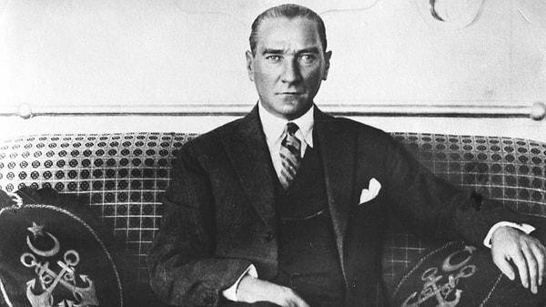 1. Atatürk ilk görev yeri olan Şam'da 5.Ordu'ya hangi rütbe ile atanmıştır?