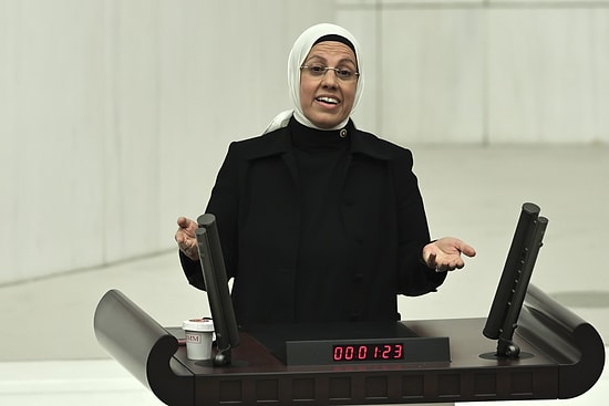 AKP'li Ravza Kavakcı'dan 2 Milyon 161 Bin TL'lik Burs Açıklaması: 'Kanun Dışı Olduğunu Bilmiyordum'