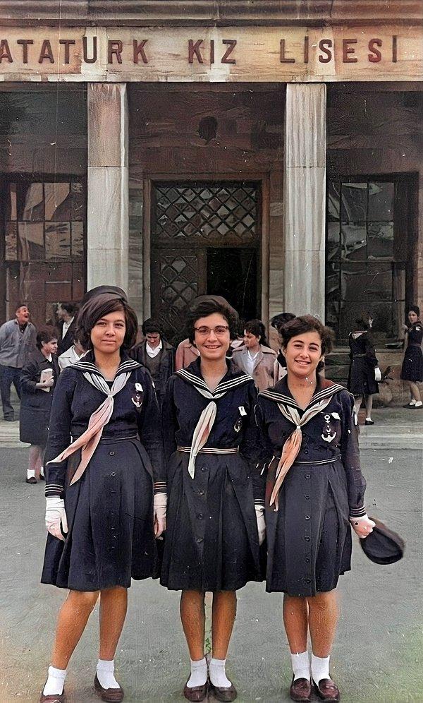8. Atatürk Kız Lisesi öğrencileri, İstanbul, 1965.