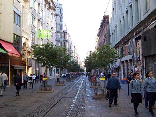 13. İstiklal Caddesi, İstanbul, 2002.