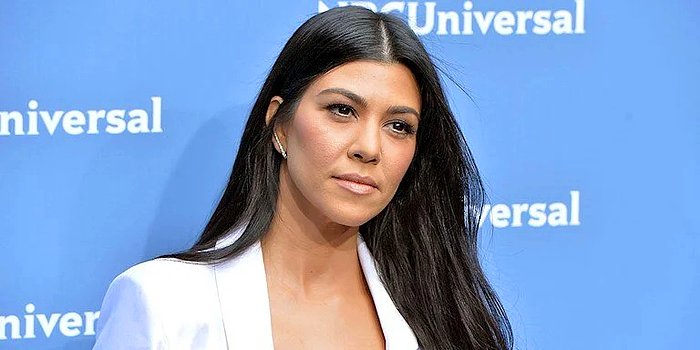 Kourtney Kardashian Fileli Çorapları ve Tangasıyla Plajda Poz Verdi! Filtresiz Hali Dikkat Çekti...